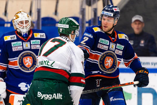 Gruff mellan Frölundas Robin Alvarez och Växjös