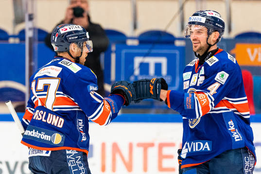 Växjös Emil Forslund och Tim Erixon jublar