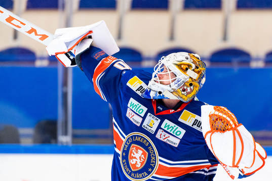 Växjös målvakt Viktor Fasth jublar