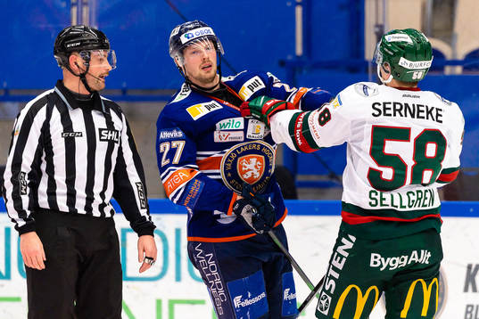 Gruff mellan Växjös Martin Lundberg och Frölundas Jesper
