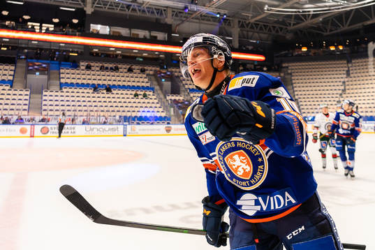 Växjös Richard Gynge jublar