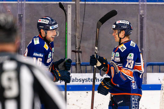 Växjös Brendan Gaunce  och Jack Drury jublar