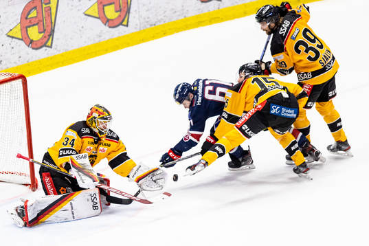 Luleås målvakt Joel Lassinantti, Carl Mattsson och Pontus