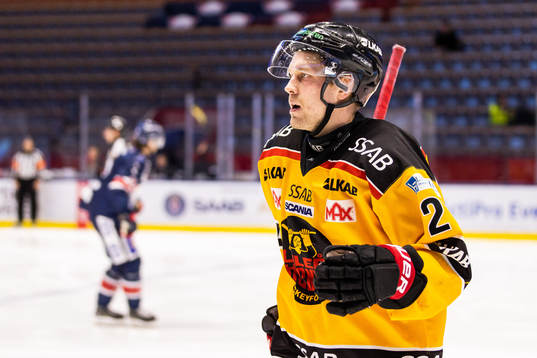 Luleås Juhani Tyrväinen jublar