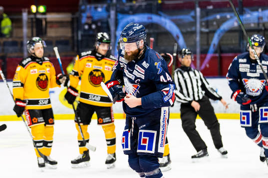 Linköpings Jonas Junland deppar