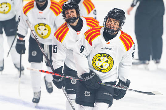 Brynäs Josefin Bouveng jublar