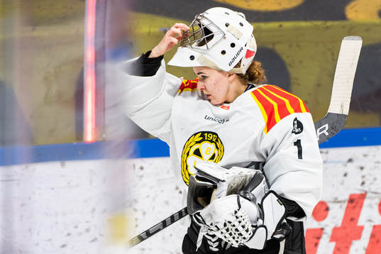 Brynäs målvakt Evellina Suonpää deppar