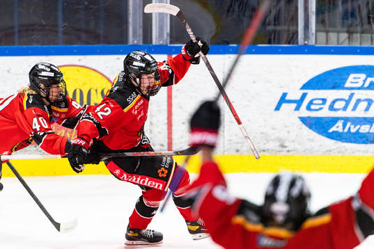 Luleås Viivi Vainikka jublar