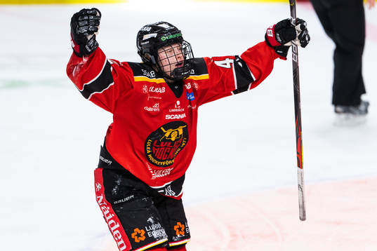 Luleås Viivi Vainikka jublar