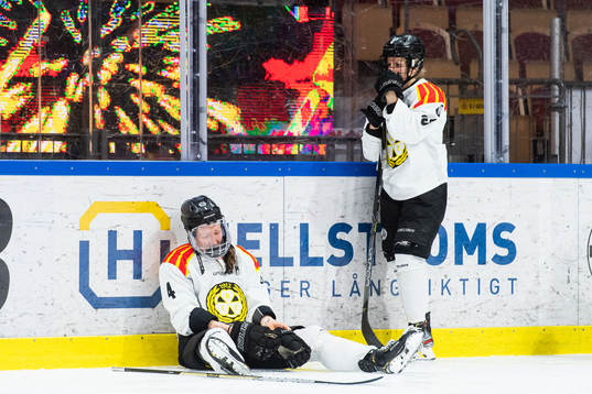 Brynäs Rosa Lindstedt och Lara Stalder deppar