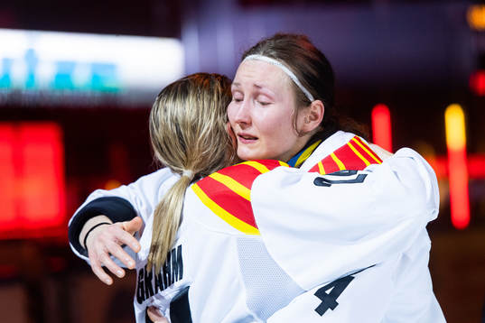 Brynäs Erika Grahm och Rosa Lindstedt deppar