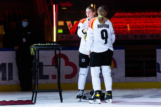 Brynäs Erika Grahm och Josefin Bouveng deppar