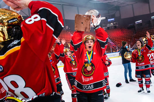 Luleås Petra Nieminen jublar