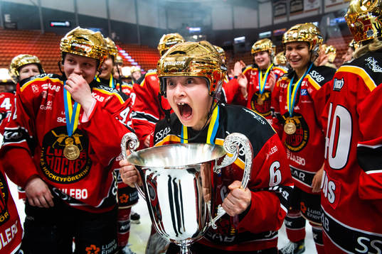 Luleås Jenni Hiirikoski jublar