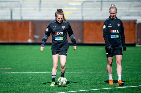 Rosengårds Fiona Brown och Caroline Seger