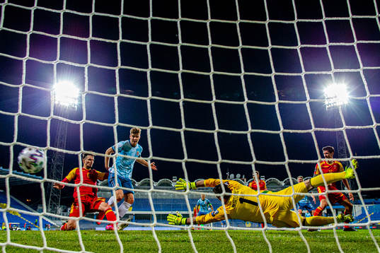 Alexander Sørloth of Norway scores the 0-1 goal past Zarko