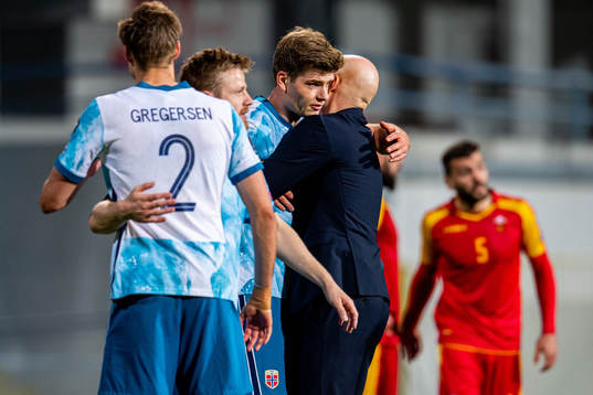 Alexander Sørloth and Ståle Solbakken, head coach of