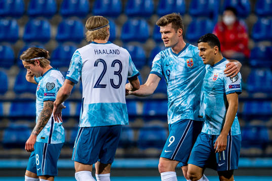 Alexander Sørloth of Norway celebrates with teammates
