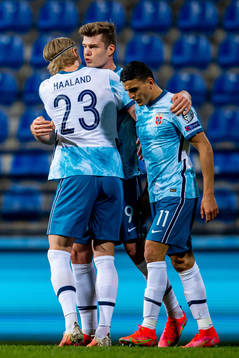 Alexander Sørloth of Norway celebrates with teammates