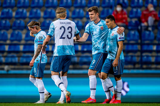 Alexander Sørloth of Norway celebrates with teammates
