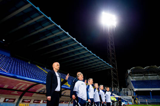 Ståle Solbakken, head coach of Norway, wearing a t-shirt