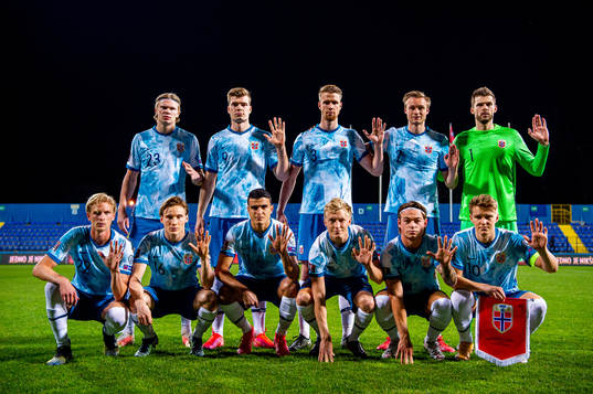 Norway's starting eleven pose for a team photo