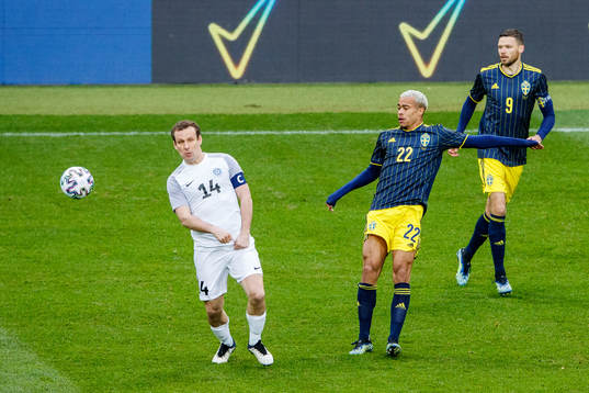 Konstantin Vassiljev of Estonia against Robin Quaison and