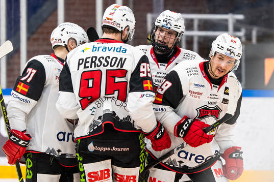 Malmö Redhawks Matt Puempel jublar