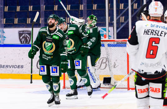 Färjestads Jesse Virtanen och Jens Westin deppar