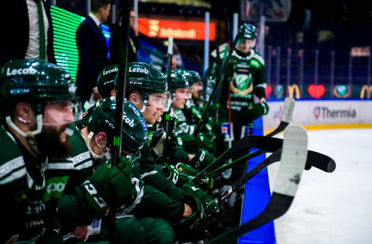 Färjestads Adam Ginning deppar med lagkamrater