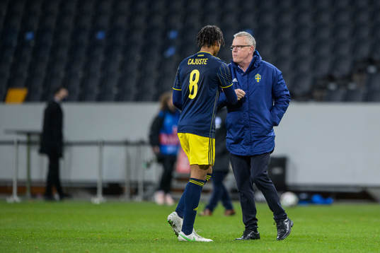 Jens-Lys Cajuste and Janne Andersson, head coach of Sweden