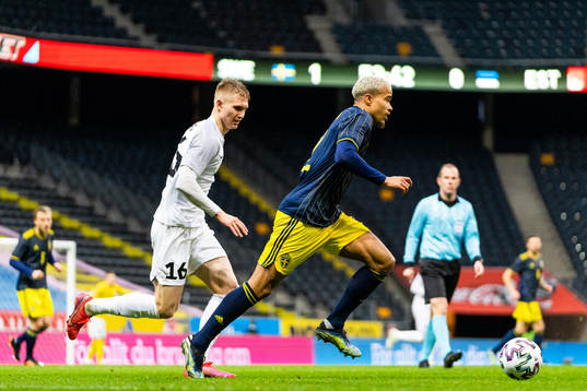 Henrik Pürg of Estonia and Robin Quaison of Sweden