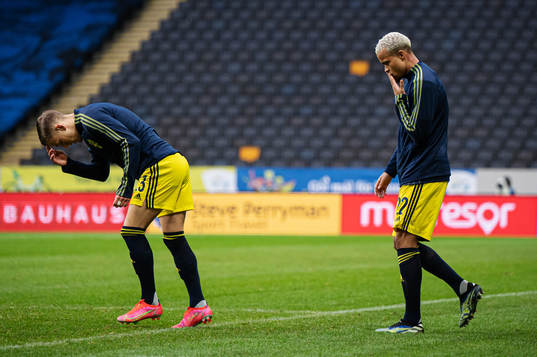 Jesper Karlsson and Robin Quaison of Sweden