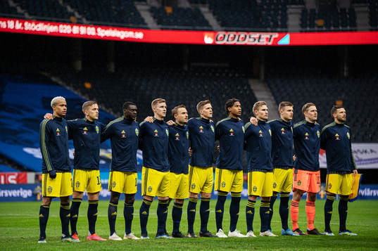 The players of Sweden singing the national anthem