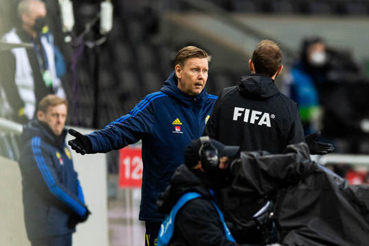 Assistant coach Peter Wettergren of Sweden talks to the