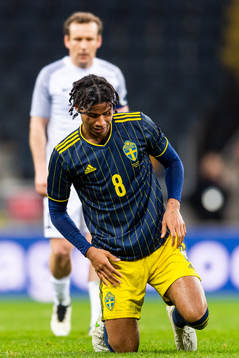 Jens-Lys Cajuste of Sweden in pain