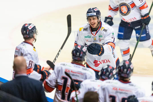 Växjös Hardy Häman Aktell jublar
