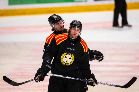 Brynäs John Nyberg och Marcus Björk deppar