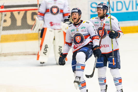 Växjös Christian Folin jublar