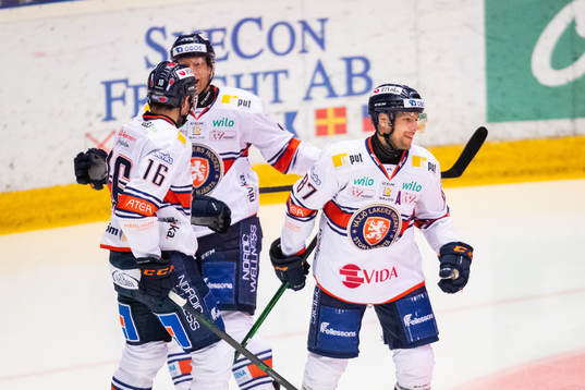 Växjös Robert Rosén jublar