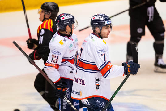 Växjös Hardy Häman Aktell jublar
