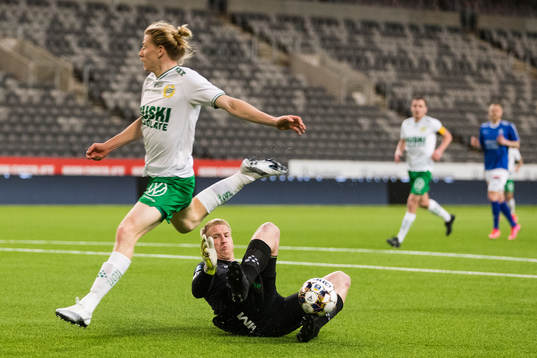 Hammarbys Gustav Ludwigson och Trelleborgs målvakt Hampus