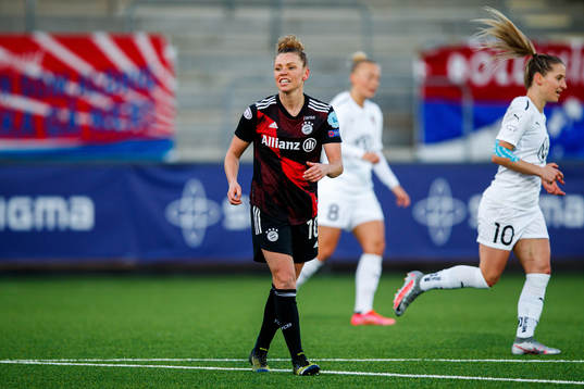 Linda Ballmann of Bayern Munich looks dejected
