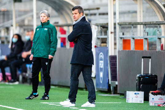 Head coach Jens Scheuer of Bayern Munich