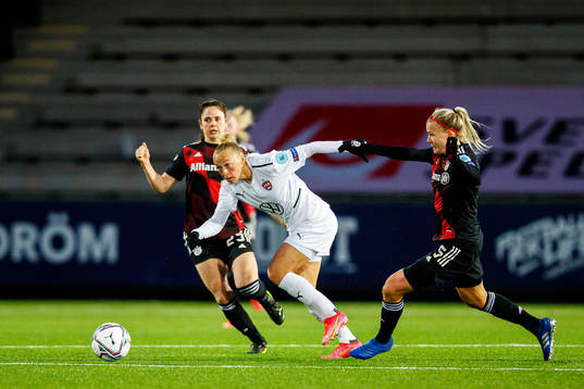 Hanna Bennison of Rosengård against Sarah Zadrazil and