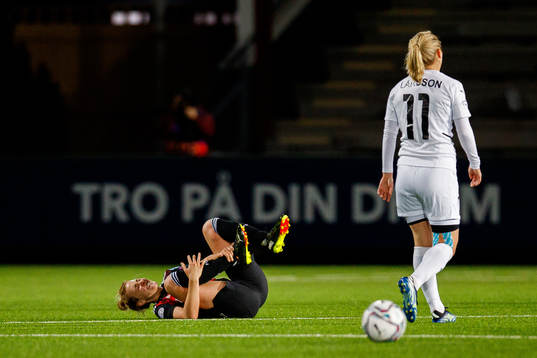 Carolin Simon of Bayern Munich in pain