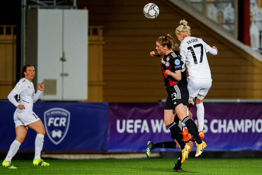Karolina Lea Vihjalmsdottir of Bayern Munich and Caroline