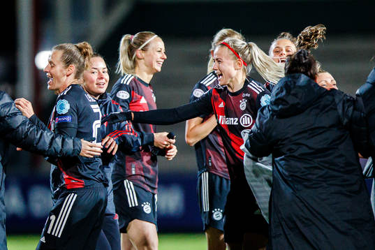Bläddra bland fler bilder av Football, UEFA Women's Champions League, Quarterfinal, Rosengård - Bayern Munich