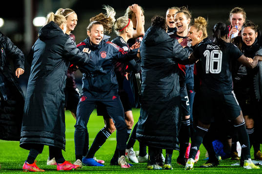 Players of Bayern Munich celebrates