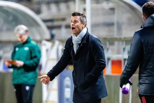 Head coach Jens Scheuer of Bayern Munich